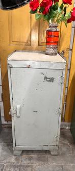 Grijze Industriële vintage kast, Antiek en Kunst, Ophalen