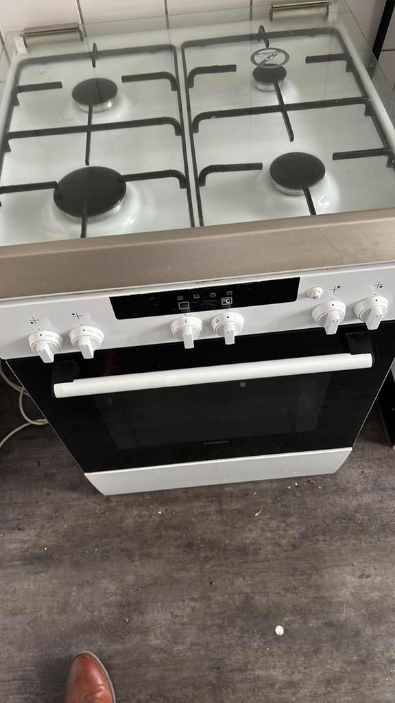 Siemens fornuis 60 cm   Gas fornuis, Witgoed en Apparatuur, Fornuizen, Zo goed als nieuw, Vrijstaand, Gas, 4 kookzones, 85 tot 90 cm