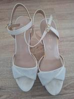 Alesya Maat 38 wit Italiaans, Kleding | Dames, Ophalen of Verzenden, Zo goed als nieuw, Wit, Sneakers of Gympen