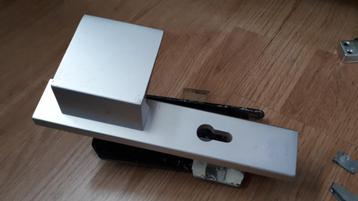 Anti inbraakslot compl. met deurbeslag beschikbaar voor biedingen