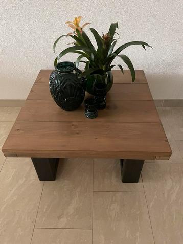 Zware eiken houten tafel beschikbaar voor biedingen