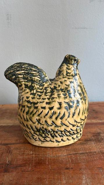 Vintage Studio Art Pottery Beeld Kip beschikbaar voor biedingen