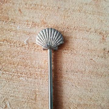 Vintage gebaksvorkje met schelp beschikbaar voor biedingen