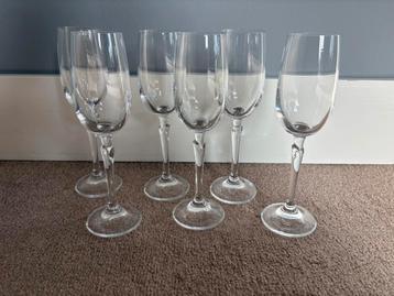 6 Kristallen champagneglazen beschikbaar voor biedingen