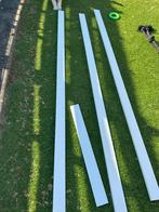 3x 2,4 m (en een stukje) overplinten, Ophalen of Verzenden, Zo goed als nieuw, Mdf, Plinten