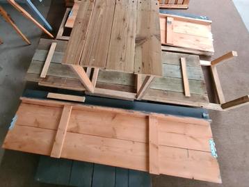 houten planken,
sommige aan 1 kant grijs geverfd.
afval hout beschikbaar voor biedingen