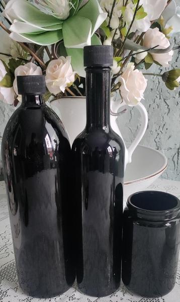 Waterflessen Miron Violetglas beschikbaar voor biedingen