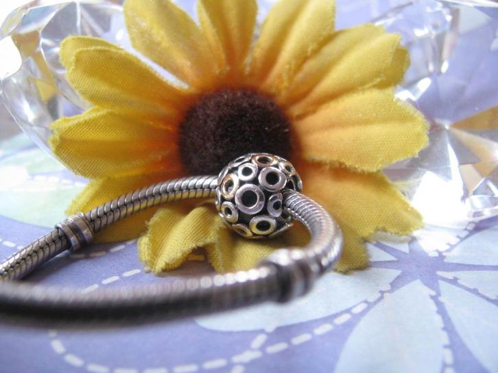 Pandora bedel 790325 = fantasy rounds + 14 krt GOUD, Sieraden, Tassen en Uiterlijk, Bedels, Zo goed als nieuw, Pandora, Zilver