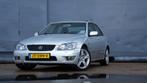 Lexus IS 200 2.0 AUT 2004 Grijs, Auto's, Lexus, Bluetooth, 74 €/maand, Zwart, 155 pk