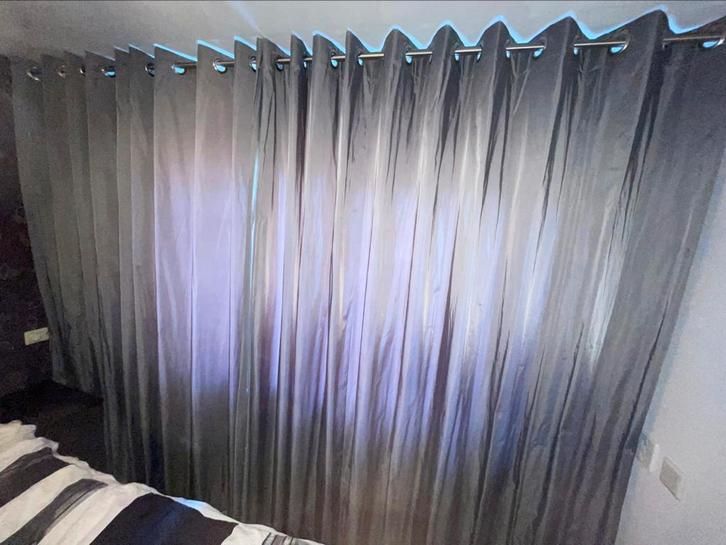 Lange lila gordijnen met glans -rvs ringen- vallend als wave, Huis en Inrichting, Stoffering | Gordijnen en Lamellen, Gebruikt