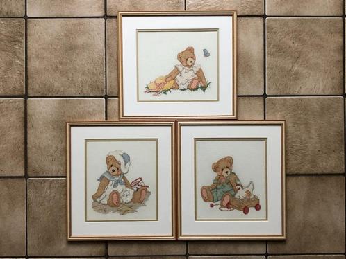 Drieluik "beer", geborduurd en ingelijst, izgst, Huis en Inrichting, Woonaccessoires | Schilderijen, Tekeningen en Foto's, Zo goed als nieuw
