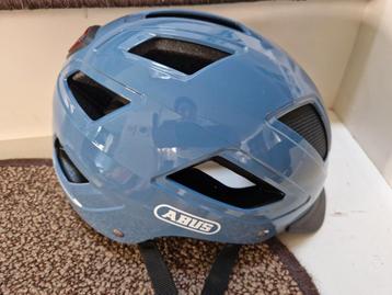 New Abus fietshelm beschikbaar voor biedingen