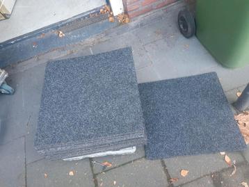 Tapijttegels 50x50cm - 28 stuks beschikbaar voor biedingen
