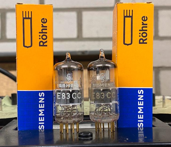 ECC803S Telefunken <> Daimond Bottom met E83CC Siemens Logo, Audio, Tv en Foto, Buizenversterkers, Buis of Buizen, Ophalen of Verzenden