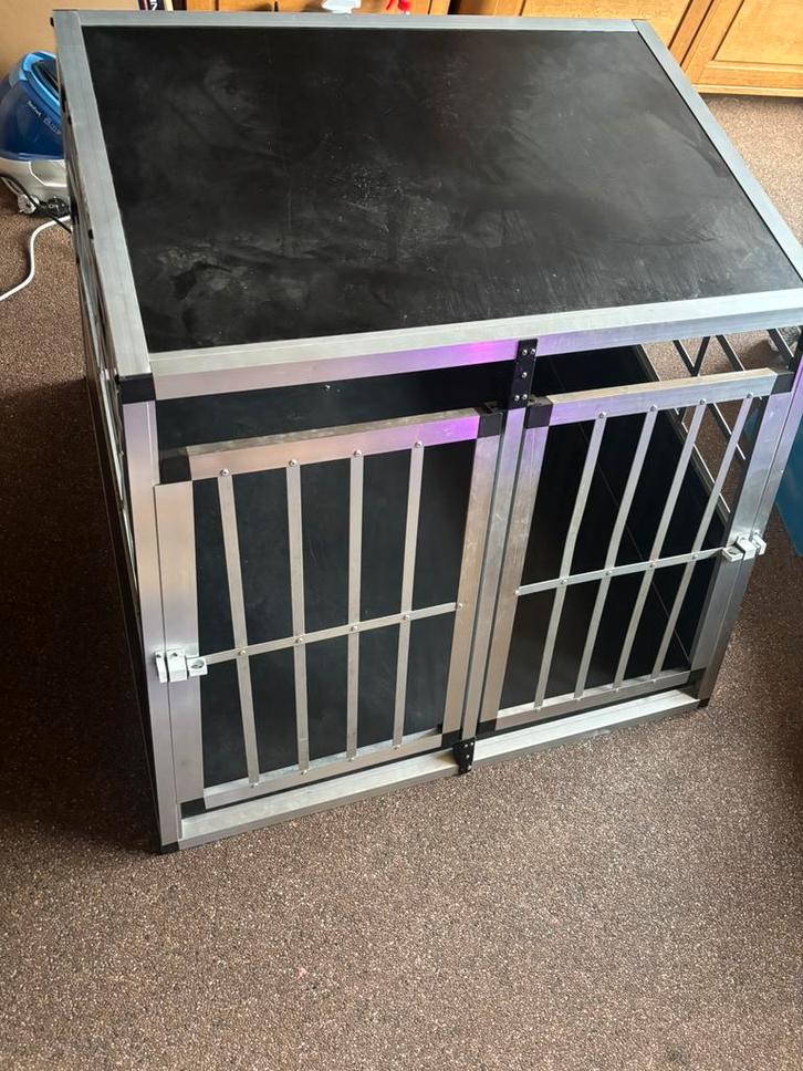 Aluminium hondenbench – stevig en ruim model, Dieren en Toebehoren, Hondenbenches, Zo goed als nieuw, Ophalen