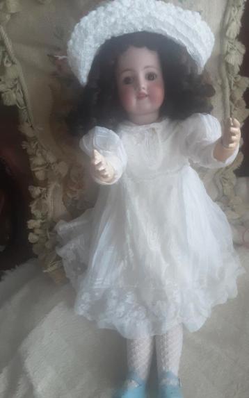 ### GEWELDIGE MOOIE ANTIEKE LIEVE POP #### beschikbaar voor biedingen