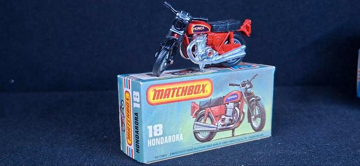 Matchbox Nr18 Hondarora Motorfiets. BIEDEN, Hobby en Vrije tijd, Modelauto's | Overige schalen, Auto, Ophalen of Verzenden