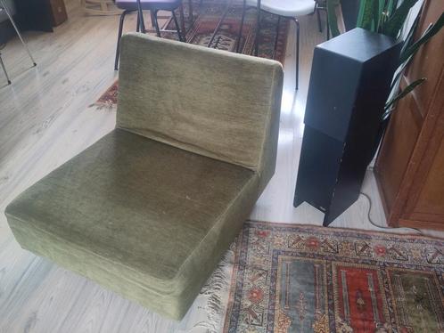 Mooi olijfgroen stoeltje, Huis en Inrichting, Banken | Sofa's en Chaises Longues, Gebruikt, Eenpersoons, Minder dan 150 cm, Minder dan 75 cm