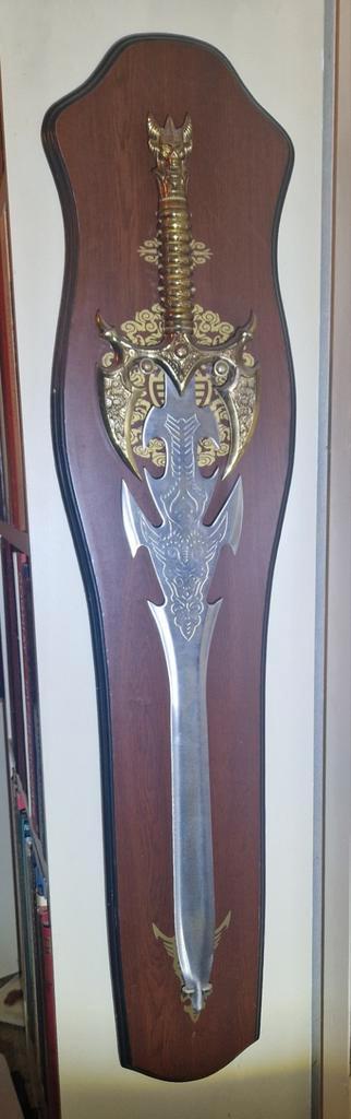 Decoratief Fantasy Zwaard met Houten Plaat, Antiek en Kunst, Kunst | Overige Kunst, Ophalen of Verzenden