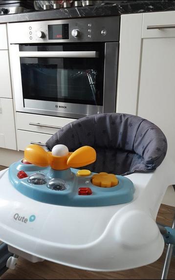 Cute babywalker baby rolstoeltje loopvoertuig  beschikbaar voor biedingen