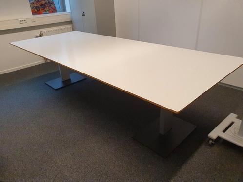 Artifort tafel onderstel design  300 - 350, Huis en Inrichting, Tafels | Eettafels, Zo goed als nieuw, 200 cm of meer, Vijf personen of meer
