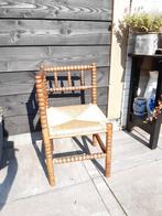 Mooi hoekstoeltje met biezen zitting, Ophalen