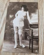 Naakte vrouw in artistieke positie, Verzamelen, Ansichtkaarten | Themakaarten, Verzenden, Voor 1920, Ongelopen, Overige thema's