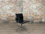 Vitra EA107 bij TheReSales, Huis en Inrichting, Stoelen, Zwart, Ophalen of Verzenden, Zo goed als nieuw, Metaal