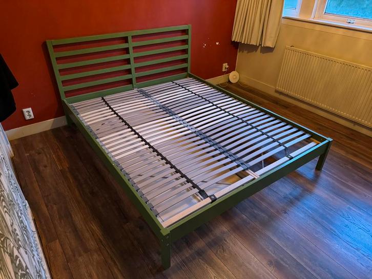 IKEA bedframe, Huis en Inrichting, Slaapkamer | Bedden, Gebruikt, Tweepersoons, 160 cm, 200 cm, Hout, Groen, Ophalen