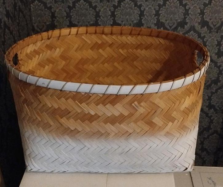 Rieten Mand voor Tijdschriften/Dekens, Huis en Inrichting, Woonaccessoires | Schalen en Manden, Mand, Ovaal, Riet, Ophalen