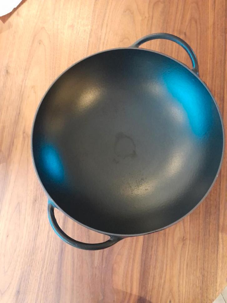 Gietijzeren Wokpan - Duurzaam & Veelzijdig, Huis en Inrichting, Keuken | Potten en Pannen, Zo goed als nieuw, Wok, Gietijzer, Inductieplaat