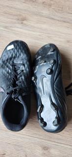 Voetbalschoenen, waterschoenen en gymschoenen, Sport en Fitness, Voetbal, Maat XS of kleiner, Ophalen of Verzenden, Gebruikt, Schoenen