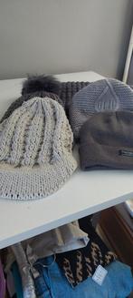 Mutsen en grijze sjaal, Kleding | Dames, Hoeden en Petten, Ophalen of Verzenden, Gedragen, One size fits all