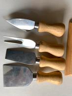 Kaasmessenset - 4 messen + houten houder, Ophalen of Verzenden, Nieuw, Hout, Bestekset