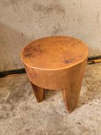 Zwaar houten krukje   /tafeltje, Huis en Inrichting, Ophalen of Verzenden, Hout