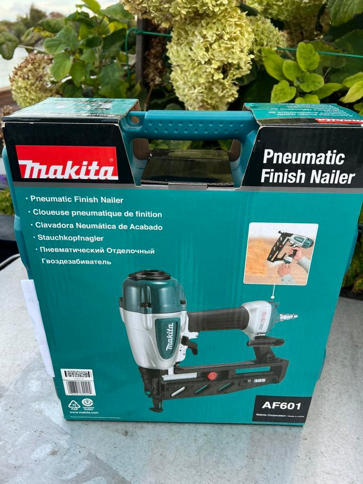 Makita nageltacker met RVS nagels nieuw in case, Doe-het-zelf en Verbouw, Gereedschap | Overige machines, Zo goed als nieuw, Ophalen of Verzenden