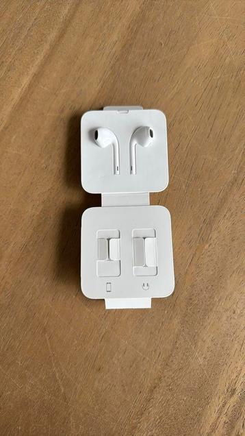 Nieuwe Apple EarPods met Lightning aansluiting beschikbaar voor biedingen
