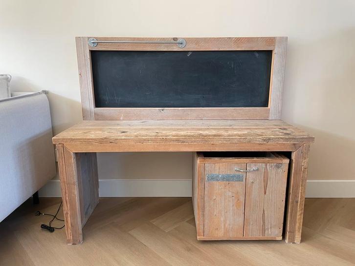 Steigerhouten kinderbureau/speeltafel met krijtbord, Kinderen en Baby's, Kinderkamer | Tafels en Stoelen, Gebruikt, Tafel(s), Ophalen