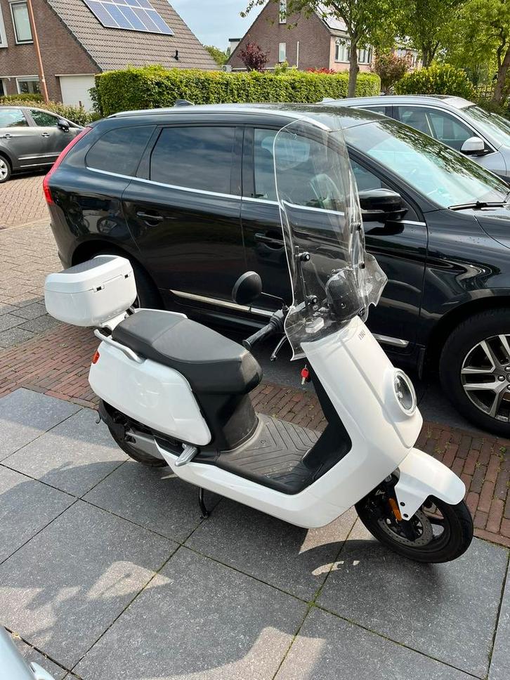Niu NQI, Fietsen en Brommers, Snorfietsen en Snorscooters, Zo goed als nieuw, Overige merken, Elektrisch, Ophalen of Verzenden