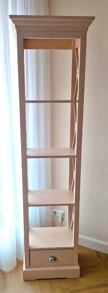 Hoge roze badkamerkast van "van Heck", Huis en Inrichting, Badkamer | Badkamermeubels, Gebruikt, (Half)hoge kast, 150 tot 200 cm