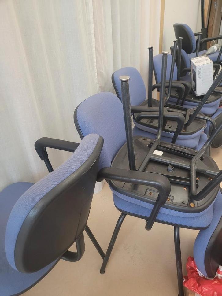 Ahrend Kwaliteits vergader stoelen - 9 stuks - Lichtblauw, Huis en Inrichting, Stoelen, Gebruikt, Vijf, Zes of meer stoelen, Metaal