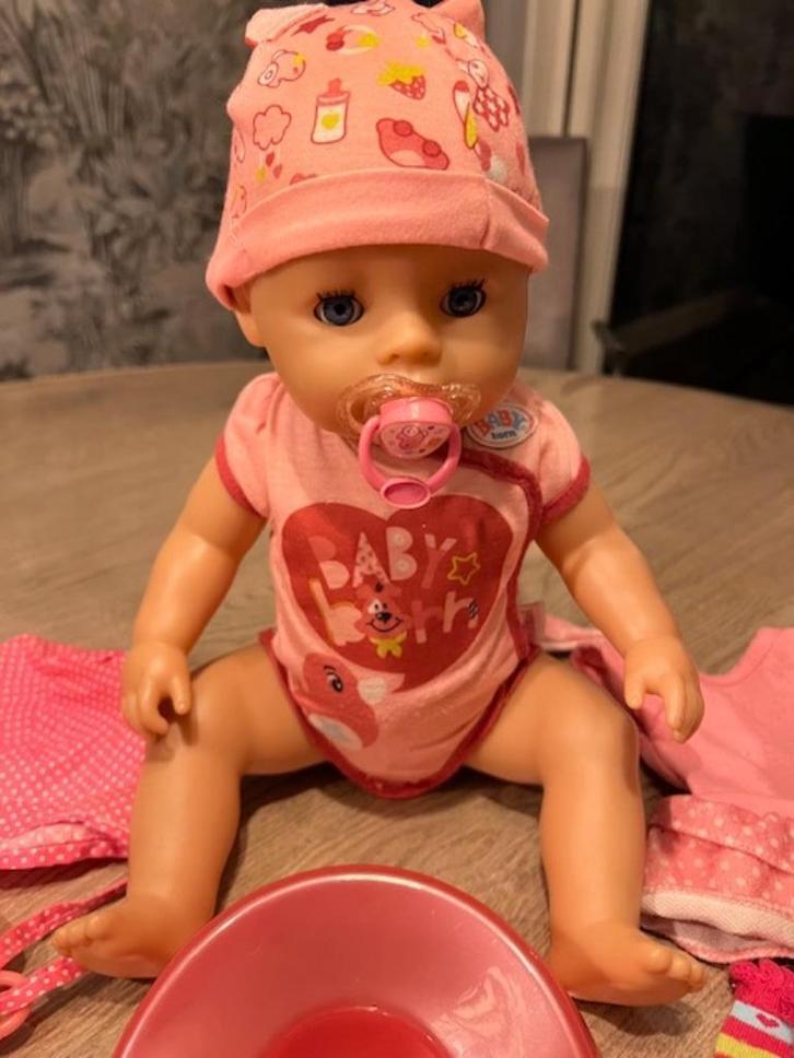 BABY born 43 cm met diverse accessoires (o.a. kleding), Kinderen en Baby's, Speelgoed | Poppen, Zo goed als nieuw, Babypop, Ophalen