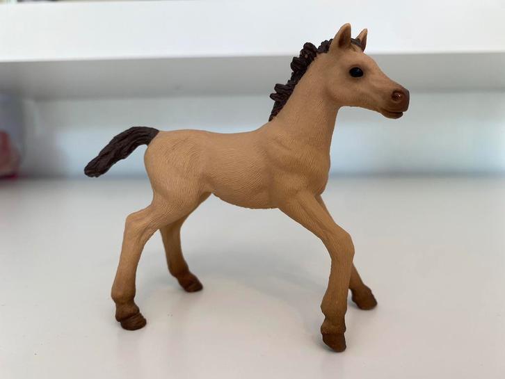 Schleich Engels volbloed veulen 97780, Verzamelen, Dierenverzamelingen, Paard, Ophalen of Verzenden