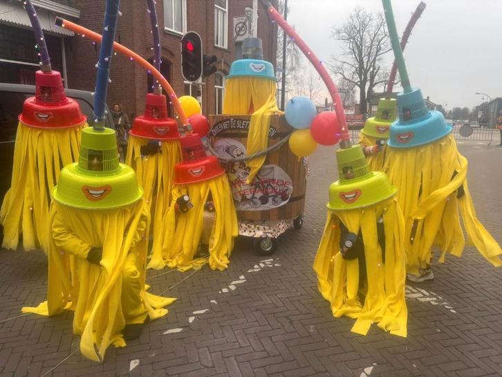 Carnavals kleding 8 personen 1 reserve pak, Vacatures, Vacatures | Schoonmaak en Facilitaire diensten, Overige niveaus, Vanaf 10 jaar