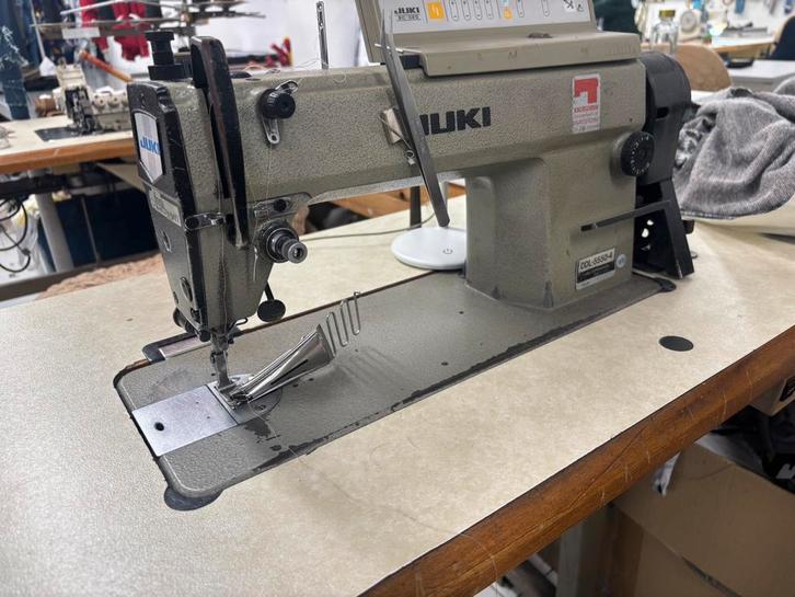 JUKI DDL-5550-4 industriële naaimachine, Hobby en Vrije tijd, Naaimachines en Toebehoren, Zo goed als nieuw, Naaimachine, Overige merken