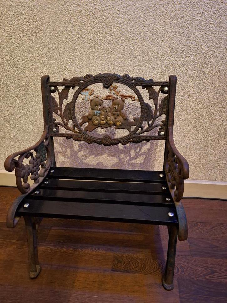 Victoriaans gietijzeren kinderstoel, Antiek en Kunst, Antiek | Meubels | Stoelen en Banken, Ophalen