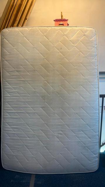 Matras 140 x 200 gratis ophalen beschikbaar voor biedingen