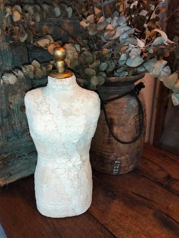 Brocante paspop gips beschikbaar voor biedingen