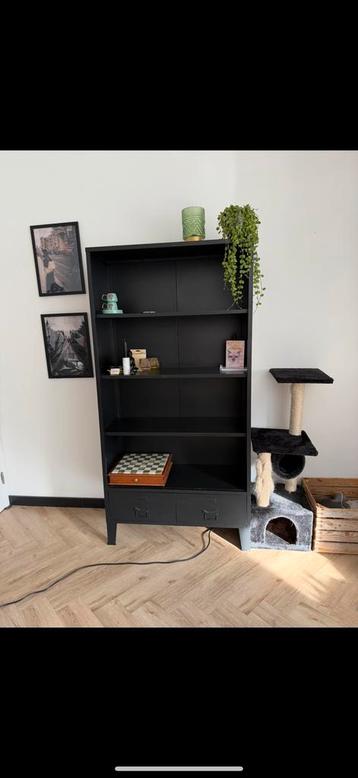 GRATIS zwarte kast