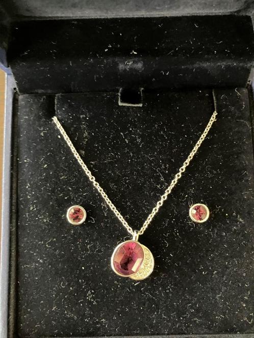 Swarovski ketting met hanger en oorbellen, Sieraden, Tassen en Uiterlijk, Kettingen, Nieuw, Zilver, Rood, Met hanger, Met kristal